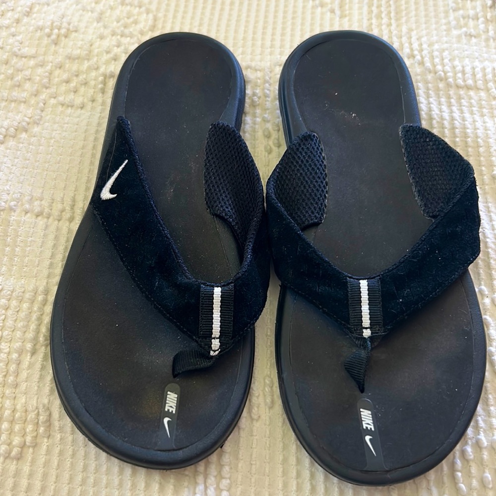 NWOT Nike Thong flipflop Sandals Black Leather Strap Cushion Insole Women’s 6